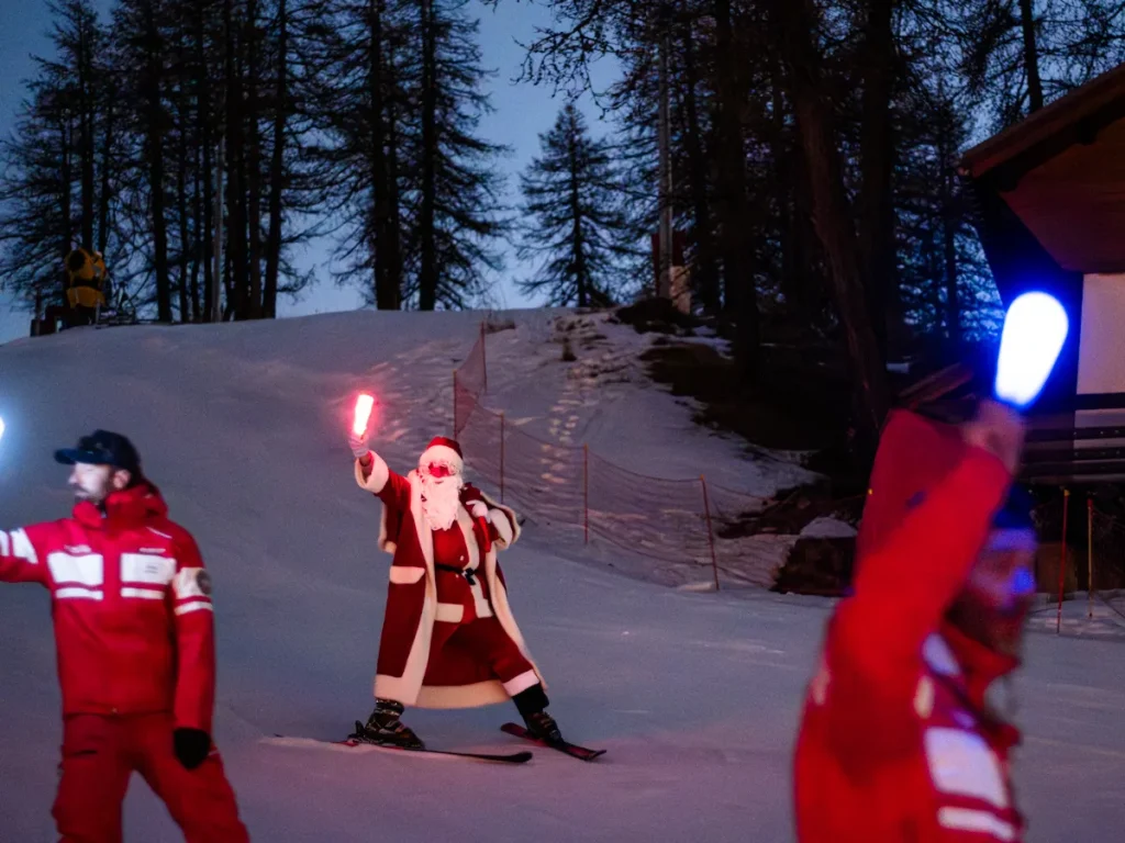 Arrivée du Père Noel en ski à Valberg