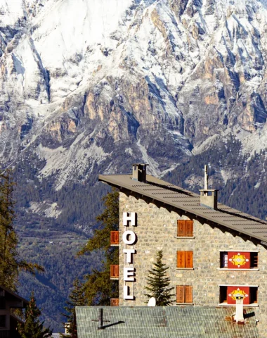 Photo d'un hôtel à Valberg donnant sur les montagnes