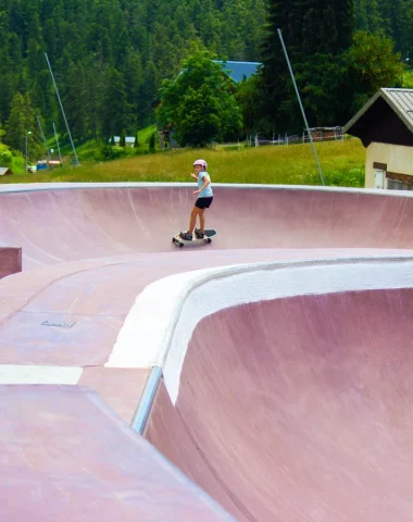 Jeune fille au Skatepark de Valberg