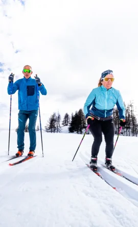 Couple en ski de fond au domaine nordique de Beuil-Les Launes - Valberg