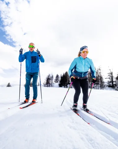 Couple en ski de fond au domaine nordique de Beuil-Les Launes - Valberg